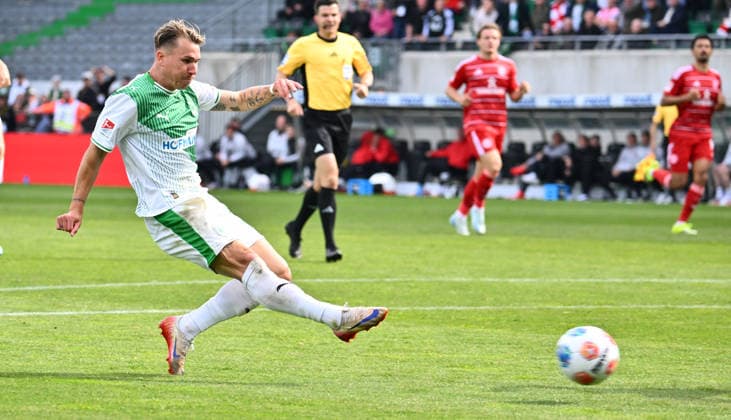 17 05 2026 Soccer Season 2025 2026 2 Soccer Bundesliga 34 Matchday SpVgg Greuther Fürth Kleeblatt Fortuna Düsseldorf Sportfoto Zink xwoxzix DFL regulations prohibit any use of photographs as image sequences and or quasi video only for editorial use Felix Klaus 30, SpVgg Greuther Fürth Chance Torchance