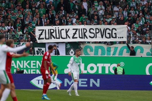 Poster of Fuerth fans, Back to SpVgg, Poster for club name change, Restart, SpVgg Greuther Fuerth vs Fortuna Duesseldorf, Football, Men, 2 Bundesliga, DFL, Season 2025 2026, 34 Matchday, Return round, 17 05 2026 DFB regulations prohibit any use of photographs as image sequences and or quasi video Fuerth Bayern Germany Copyright: xkolbert-press MartinxAgüerax
