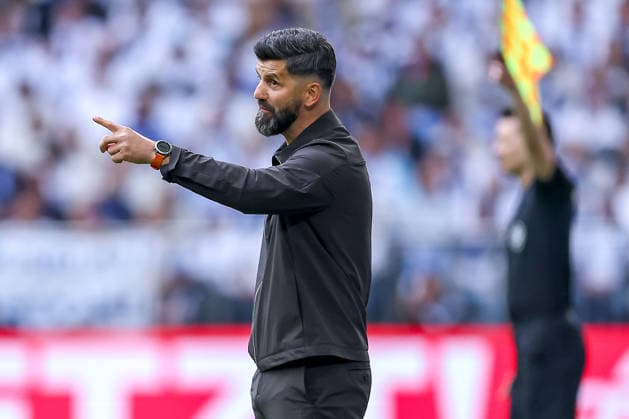 17 05 2026, Football, FC Schalke 04 Eintracht Braunschweig, 34 Matchday, 2 Soccer Bundesliga, Veltins Arena Gelsenkirchen, Season 2025 2026 Head coach Miron Muslic Schalke04 gesticulating on the sidelines DFB regulations prohibit any use of photographs as image sequences and or quasi video North Rhine-Westphalia Germany