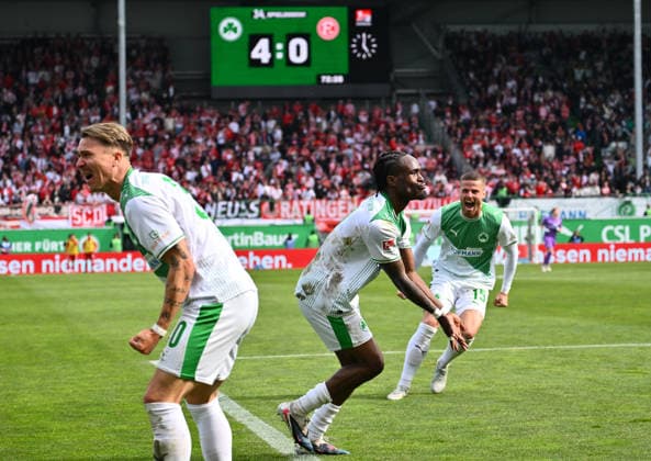 17 05 2026 Soccer Season 2025 2026 2 Soccer Bundesliga 34 Matchday SpVgg Greuther Fürth Kleeblatt Fortuna Düsseldorf Sportfoto Zink xwoxzix DFL regulations prohibit any use of photographs as image sequences and or quasi video only for editorial use Felix Klaus 30, SpVgg Greuther Fürth Noel Futkeu 9, SpVgg Greuther Fürth Jan Elvedi 15, SpVgg Greuther Fürth premature goal celebration jubilation joy hit goal goal shot disallowed due to offside after video evidence VAR