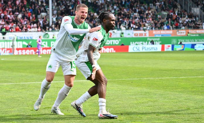 17 05 2026 Soccer Season 2025 2026 2 Soccer Bundesliga 34 Matchday SpVgg Greuther Fürth Kleeblatt Fortuna Düsseldorf Sportfoto Zink xwoxzix DFL regulations prohibit any use of photographs as image sequences and or quasi video only for editorial use Noel Futkeu 9, SpVgg Greuther Fürth Jan Elvedi 15, SpVgg Greuther Fürth verfrühter Torjubel Jubel Freude Treffer Tor Torschuß aberkannt wegen Abseits nach Videobeweis VAR