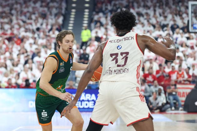 Marco Hollersbacher Vet Concept Gladiators Trier, 09 with David McCormack FC Bayern Basketball, 33 , GER, FC Bayern Basketball vs Vet Concept Gladiators Trier, Basketball, easycredit Basketball Bundesliga, Playoffs, quarter-finals season 2025 2026, 17 05 2026, GER, FC Bayern Basketball vs Vet Concept Gladiators Trier, Basketball, easycredit Basketball Bundesliga, Playoffs, quarter-finals season 2025 2026, 17 05 2026 Muenchen Copyright: xEibner-Pressefoto JennixMaulx EP_JML