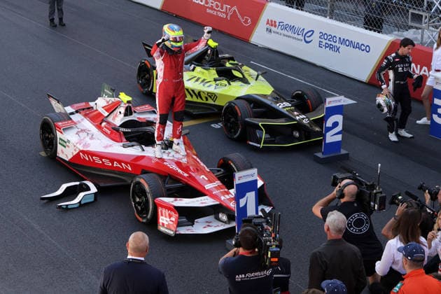 Oliver Rowland GBR stands in victory pose on his Nissan, Prac ferme, Race 2, FIA Formula E World Championship Season 12, Monaco E Prix, MonteCarlo, MC, 17 05 2026, FE