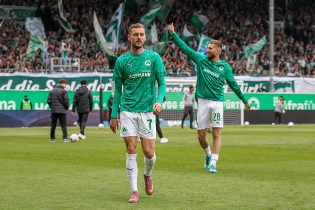 Dennis Srbeny 7 Spvgg Greuther Fuerth and Doni Arifi 28 Spvgg Greuther Fuerth run into the dressing room before the match, SpVgg Greuther Fuerth vs Fortuna Duesseldorf, Football, Men, 2 Bundesliga, DFL, Season 2025 2026, 34 Matchday, Second round, 17 05 2026 DFB regulations prohibit any use of photographs as image sequences and or quasi video Fuerth Bayern Germany Copyright: xkolbert-press MartinxAgüerax