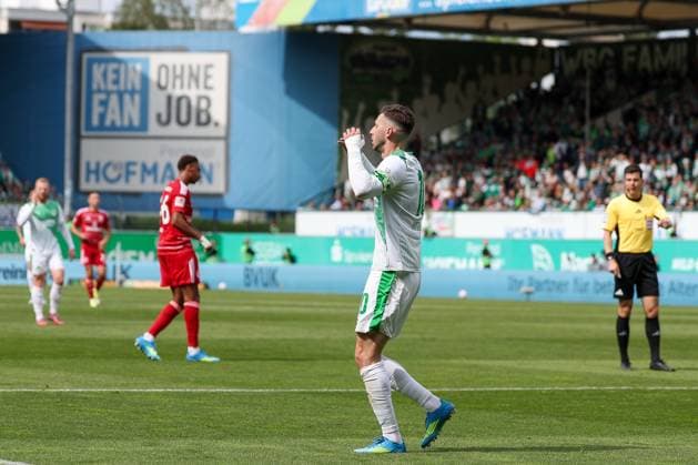 Disappointment, Frustration at Branimir Hrgota 10 Spvgg Greuther Fuerth after a chance, SpVgg Greuther Fuerth vs Fortuna Duesseldorf, Football, Men, 2 Bundesliga, DFL, Season 2025 2026, 34 Matchday, Second round, 17 05 2026 DFB regulations prohibit any use of photographs as image sequences and or quasi video Fuerth Bayern Germany Copyright: xkolbert-press MartinxAgüerax