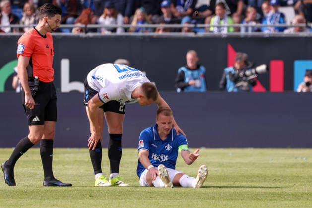 2026 05 17 xjfx 2 Bundesliga SV Darmstadt 98 SC Paderborn v l , Fabian Holland SV Darmstadt 98 injured on the ground DFL DFB REGULATIONS PROHIBIT ANY USE OF PHOTOGRAPHS as IMAGE SEQUENCES and or QUASI VIDEO Copyright: JoaquimxFerreira