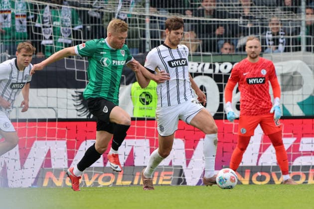 17 05 2026, Football, Men, 2 Bundesliga, Season 2025 2026, SV 07 Elversberg SC Preußen Münster, Maximilian Rohr SV 07 Elversberg , Lars Lokotsch SC Preußen Münster Elversberg Ursapharm Arena an der Kaiserlinde Saarland Germany DEU Copyright: xSebastianxBachx