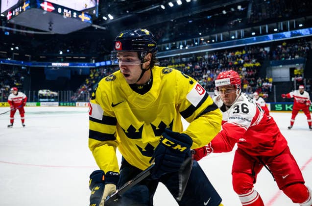 260517 Linus Karlsson of Sweden and Daniel Baastrup of Denmark during the 2026 IIHF Ice Hockey World Championship match between Denmark and Sweden on May 17, 2026 in Fribourg Photo Jesper Zerman BILDBYRAN kod JZ JZ0716 ishockey ice hockey ishockey vm 2026 vm 2026 iihf world championship danmark denmark sverige sweden bbeng  Copyright: JESPERxZERMAN BB260517JZ040