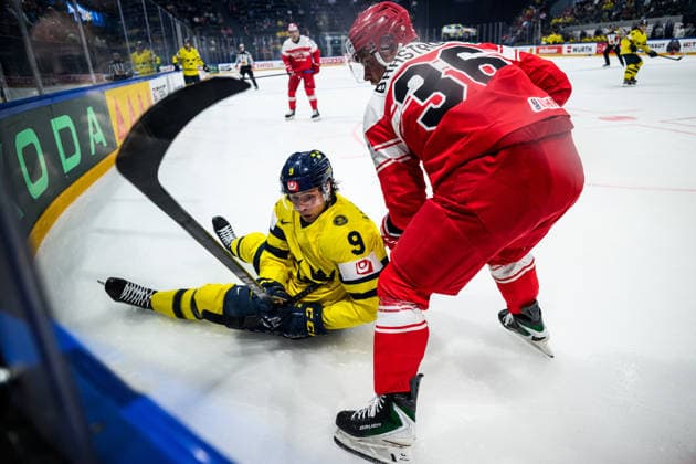260517 Linus Karlsson of Sweden and Daniel Baastrup of Denmark during the 2026 IIHF Ice Hockey World Championship match between Denmark and Sweden on May 17, 2026 in Fribourg Photo Jesper Zerman BILDBYRAN kod JZ JZ0716 ishockey ice hockey ishockey vm 2026 vm 2026 iihf world championship danmark denmark sverige sweden bbeng  Copyright: JESPERxZERMAN BB260517JZ042