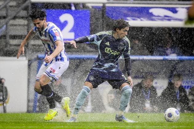 Sport Bilder des Tages HEERENVEEN - (lr) Hristiyan Petrov of sc Heerenveen and Maher Carrizo of AFC Ajax during the Dutch Eredivisie match between SC Heerenveen and AFC Ajax at the Abe Lenstra Stadium on 17 May 2026 in Heerenveen, the Netherlands. OLAF KRAAK ANP Eredivisie 2025-2026 xVIxANPxSportx xxANPxIVx 558553274 originalFilename: 558553274.jpg