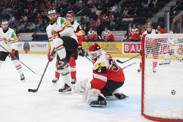 17 05 2026 Swiss Life Arena Zuerich , SWITZERLAND, Men IIHF World Championship Zurich 2026 Group A Austria Hungary Istvan Terbocs li,HUN ahead of goalkeeper Atte Tolvanen AUT at 1 1 equalizer