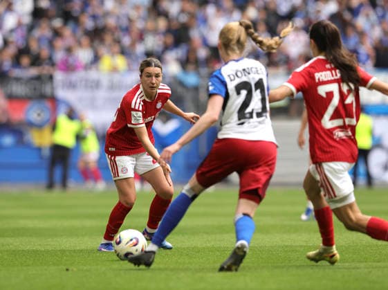 Photo Vanessa GILLES FC Bayern vs Jacqueline DÖNGES HSV , 21 Soccer Pixel Bundesliga Women 26 Matchday on Sun 17 05 2026 Hamburger SV FC Bayern Munich