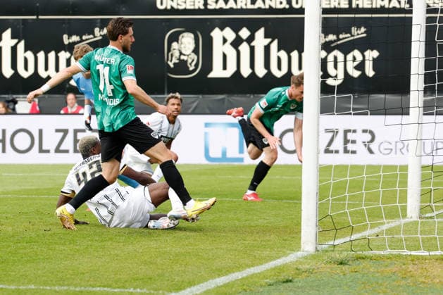 17 05 2026, xjrdrx, Fussball 2 Bundesliga, SV Elversberg Preußen Münster v l David Mokwa SV Elversberg Torschuetze, erzielt das Tor, Treffer, scores the goal 3 0 DFL DFB REGULATIONS PROHIBIT ANY USE OF PHOTOGRAPHS as IMAGE SEQUENCES and or QUASI VIDEO Elversberg