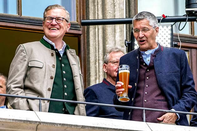 17 05 2026, Football Bundesliga 2025 2026, FC Bayern Munich championship celebration on the balcony of the town hall in Munich from left to right Chairman Jan Christian Dreesen FC Bayern Munich , President Herbert Hainer FC Bayern