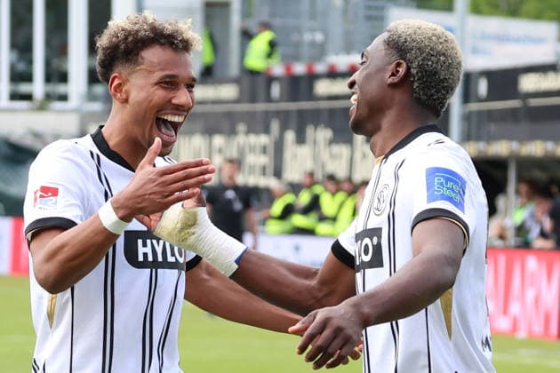 17 05 2026, xrekx, Fußball 2 Bundesliga, SV Elversberg Preußen Münster v l Torjubel nach dem Tor zum celebrating the goal celebrate 3 0 durch BambasÃ ContÃ SV 07 Elversberg mit David Mokwa SV 07 Elversberg DFL DFB REGULATIONS PROHIBIT ANY USE OF PHOTOGRAPHS as IMAGE SEQUENCES and or QUASI VIDEO Elversberg