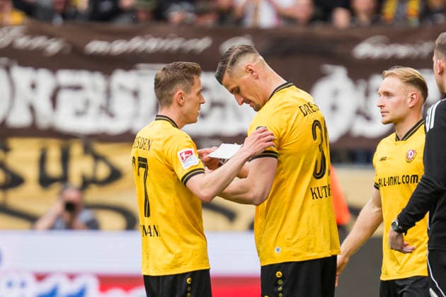17 05 2026, xomx, Fußball 2 Bundesliga, Dynamo Dresden Holstein Kiel v l Wechsel SGD Fuer Niklas Hauptmann Dynamo Dresden kommt Stefan Kutschke Dynamo Dresden DFL DFB REGULATIONS PROHIBIT ANY USE OF PHOTOGRAPHS as IMAGE SEQUENCES and or QUASI VIDEO Dresden