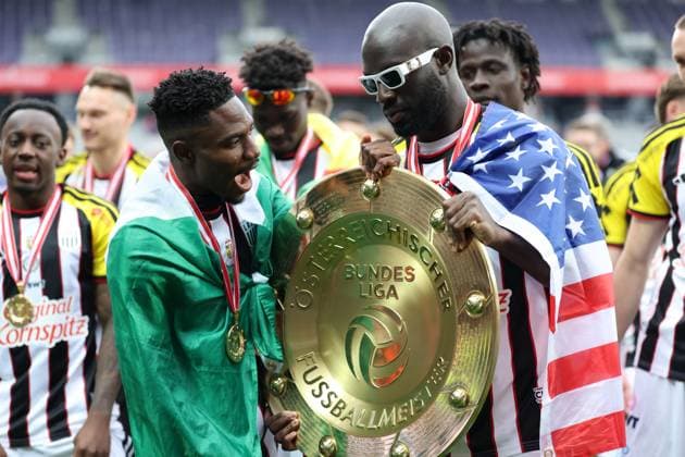 17.05.2026 - SOCCER - 2025-2026 ADMIRAL BUNDESLIGA, Austria Wien vs LASK Moses Usor (LASK) and Samuel Adeniran (LASK) celebrate winning the 2025-2026 ADMIRAL Bundesliga title as they lift the championship trophy VIENNA VIENNA, AUSTRIA – Generali Arena FK Austria Wien Generali Arena AUSTRIA