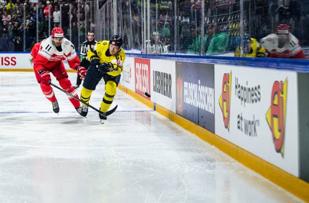260517 Alexander True of Denmark and Emil Heineman of Sweden during the 2026 IIHF Ice Hockey World Championship match between Denmark and Sweden on May 17, 2026 in Fribourg Photo Jesper Zerman BILDBYRAN kod JZ JZ0716 ishockey ice hockey ishockey vm 2026 vm 2026 iihf world championship danmark denmark sverige sweden bbeng  Copyright: JESPERxZERMAN BB260517JZ047