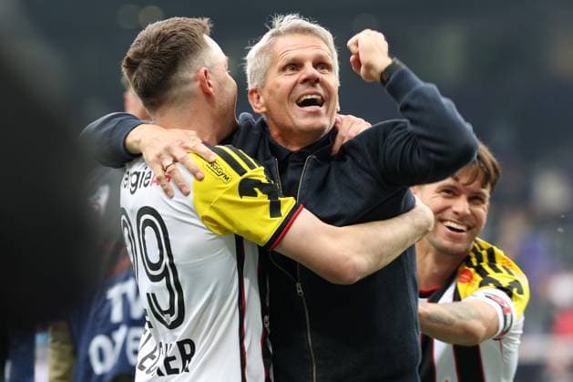 17.05.2026 - SOCCER - 2025-2026 ADMIRAL BUNDESLIGA, Austria Wien vs LASK Florian Flecker (LASK) and Head Coach Didi Kuhbauer (LASK) and Sascha Horvath (LASK) celebrate the championship together with their fans after the match VIENNA VIENNA, AUSTRIA – Generali Arena FK Austria Wien Generali Arena AUSTRIA