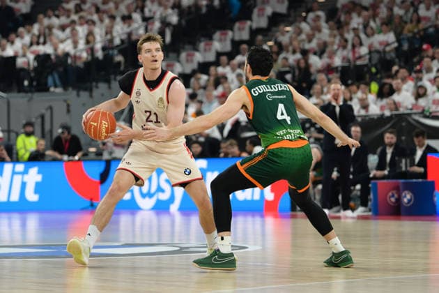Basketball, easy Credit BBL, 20260517, FC Bayern Munich Vet Concept Gladiators Trier Pictured from l Justus HOLLATZ Bayern, 21 , Clay GUILLOZET Trier, 4 Munich SAP Garden Bayern Germany Copyright: Passion2Press.dex xMarkusxFischex