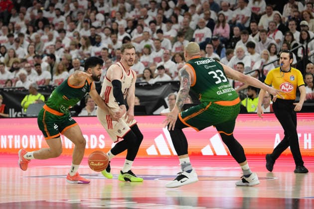 Basketball, easy Credit BBL, 20260517, FC Bayern Munich Vet Concept Gladiators Trier Pictured from l Dehkordi Behnam YAKHCHALI Trier, 8 , Andreas OBST Bayern, 13 , Maik ZIRBES Trier, 33 Munich SAP Garden Bayern Germany Copyright: Passion2Press.dex xMarkusxFischex