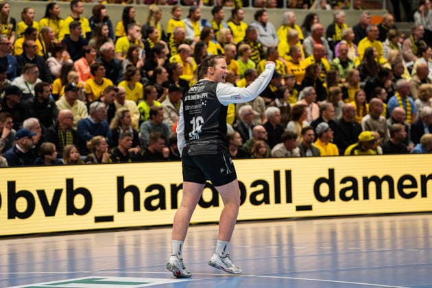 HSG Blomberg Lippe GER vs Borussia Dortmund GER Handball, 1 Handball Bundesliga Women, Final, Match 1, 17 5 2026, Season 2025 2026, Dortmund Melanie Veith HSG Blomberg Lippe, 16 cheers after a save Dortmund Sporthalle Wellinghofen Germany