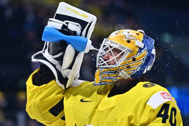 Sport Bilder des Tages Goalkeeper Arvid Soderblom (SWE) is seen during the 2026 IIHF World Championship, WM, Weltmeisterschaft Group B, Denmark vs Sweden, on May 17, 2026, Fribourg, Switzerland. (CTKxPhoto RadekxPetrasek) CTKPhotoP2026051704824  CTKPhotoP2026051704824