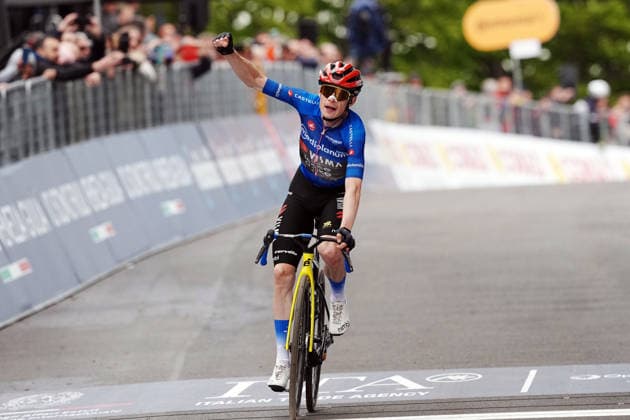 Denmark™s Jonas Vingegaard Hansen of Team Visma Lease A Bike (azure jersey) winner of the stage on the finish line during Stage 9 of the Giro d™Italia from Cervia to Corrno alle Scale, Italy, Sunday May 17, 2026.  Copyright: xMarcoxAlpozzi LaPressex