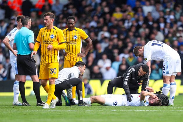 Leeds United v Brighton & Hove Albion, Premier League Anton Stach Of Leeds United goes down injured during the Leeds United v Brighton & Hove Albion Premier League match at Elland Road, Leeds, England on 17 May 2026 Credit: Lee Keuneke Every Second Media Editorial use only. All images are copyright Every Second Media Limited. No images may be reproduced without prior permission. All rights reserved. Premier League and Football League images are subject to licensing agreements with Football DataCo Limited. see https: www.football-dataco.com Copyright: xIMAGO EveryxSecondxMediax ESM-1999-0100 LeexKeunekex xEveryxSecondxMediax