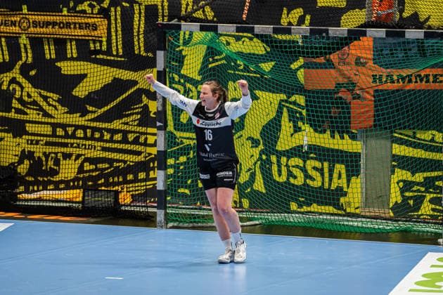 HSG Blomberg Lippe GER vs Borussia Dortmund GER Handball, 1 Handball Bundesliga Women, Final, Match 1, 17 5 2026, Season 2025 2026, Dortmund Melanie Veith HSG Blomberg Lippe, 16 cheers after a save Dortmund Sporthalle Wellinghofen Germany