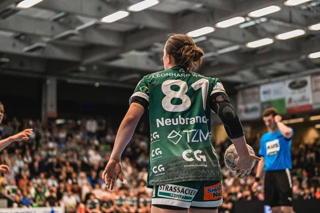 Scene with Lea Neubrander 81 Frisch auf Göppingen women from behind in the EWS Arena Scene with Lea Neubrander 81 Frisch auf Göppingen women in the EWS Arena Copyright: xspeedshotx