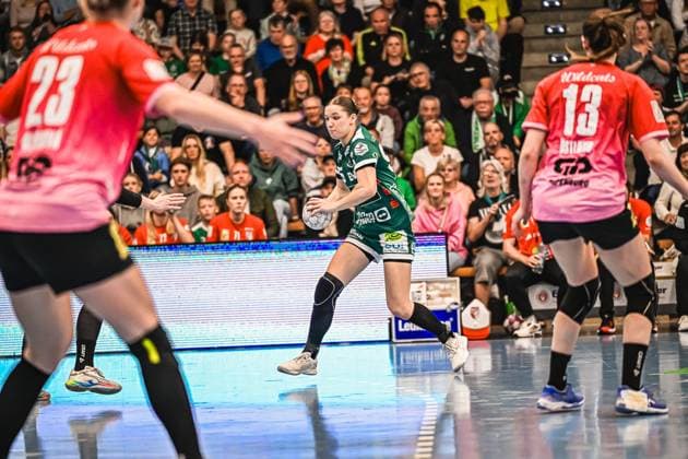 Scene with Marie Polakova 23 SV Halle Neustadt and Madeleine Östlund 13 SV Halle Neustadt in the EWS Arena Scene with Marie Polakova 23 SV Halle Neustadt and Madeleine Östlund 13 SV Halle Neustadt Copyright: xspeedshotx