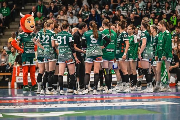 Scene with Sina Ehmann 22 Frisch auf Göppingen Women , Lea Neubrander 81 Frisch auf Göppingen Women , Gianina Bianco 9 Frisch auf Göppingen Women , Aylin Bornhardt 13 Frisch auf Göppingen Women , 1 Frisch auf Göppingen Women, Ann Kynast 5 Frisch auf Göppingen Women , Mariel Stefanie Beugels 16 Frisch auf Göppingen Women , Luisa Scherer 24 Frisch auf Göppingen Women and Luisa Schulze 33 Frisch auf Göppingen Women in the EWS Arena Meeting at person 10858 Copyright: xspeedshotx