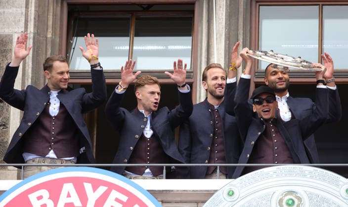 17 05 2026, Champion celebration at Munich City Hall, Marienplatz Muenchen, in the picture Manuel Neuer FC Bayern Muenchen , Joshua Kimmich FC Bayern Muenchen , Harry Kane FC Bayern Muenchen , Jamal Musiala FC Bayern Muenchen and Jonathan Tah FC Bayern Muenchen