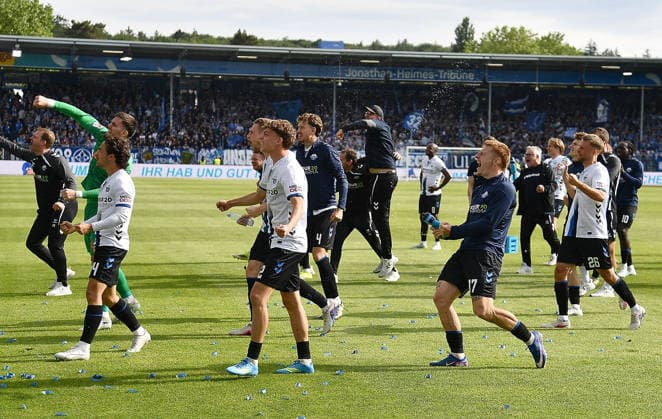 17 05 2026, xhbx, Soccer 2 Bundesliga, SV Darmstadt 98 SC Paderborn 07 v l Team, Players of SC Paderborn 07 cheer after match DFL DFB REGULATIONS PROHIBIT ANY USE OF PHOTOGRAPHS as IMAGE SEQUENCES and or QUASI VIDEO Darmstadt