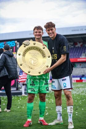 SOCCER - BL, A.Wien vs LASK VIENNA,AUSTRIA,17.MAY.26 - SOCCER - ADMIRAL Bundesliga, championship group, FK Austria Wien vs Linzer ASK. Image shows Lukas Jungwirth (LASK) and Joao Tornich (LASK) with the trophy.  GEPAxpictures xManuelxBinder