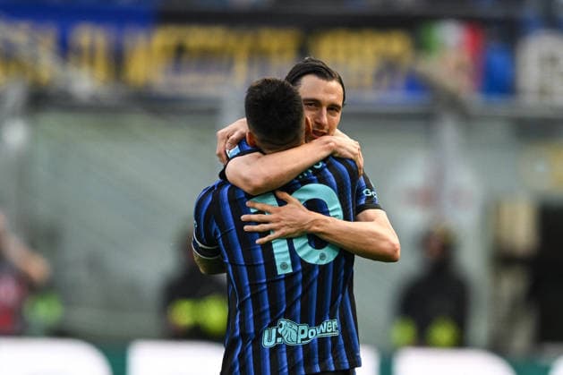 FOOTBALL - Serie A - Inter Milan - FC Internazionale vs Hellas Verona FC Photo by IPA ABACAPRESS.COM84790358 - Matteo Darmian of Fc Inter of FC Inter greeting the supporters during the Italian Serie A football match between Inter FC Internazionale and Hellas Verona FC on May 17, 2026 at Giuseppe Meazza San Siro stadium in Milan, Italy Credit: Tiziano Ballabio Milan Italy  Copyright: xIPAxSport ABACAx
