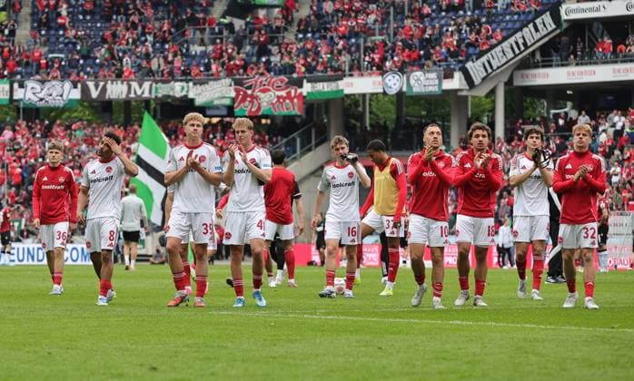 17 05 2026 Soccer Season 2024 2025 2 Soccer Bundesliga 34 Matchday Hannover 96 H96 1 FC Nürnberg FCN Club Sportfoto Zink DaMa xdaxmax DFL regulations prohibit any use of photographs as image sequences and or quasi video only for editorial use Mannschaft Team des FCN nach Spielende bei Clubfan Clubfans FCN Fans Fans Fans