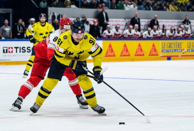 260517 Joachim Blichfeld of Denmark and Carl Grundström of Sweden during the 2026 IIHF Ice Hockey World Championship match between Denmark and Sweden on May 17, 2026 in Fribourg Photo Jesper Zerman BILDBYRAN kod JZ JZ0716 ishockey ice hockey ishockey vm 2026 vm 2026 iihf world championship danmark denmark sverige sweden bbeng  Copyright: JESPERxZERMAN BB260517JZ055