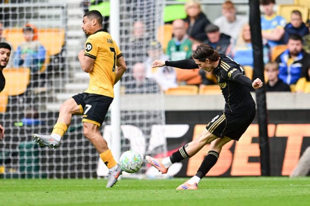 Wolverhampton Wanderers v Fulham, Premier League Fulham forward Harry Wilson (8) takes a shot at goal under pressure from Wolverhampton Wanderers midfielder Andre (7) during the Premier League match between Wolverhampton Wanderers and Fulham at Molineux, Wolverhampton, UK on 17 May 2026. Wolverhampton Molineux West Midlands UK Editorial use only DataCo restrictions apply See www.football-dataco.com , Copyright: xDennisxGoodwinx PSI-24264-0067