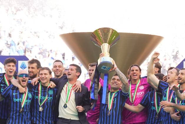 Sport Bilder des Tages The player during the celebrations for the victory of the championship between Inter and Hellas Verona at the San Siro Stadium in Milan , north Italy - Sunday , May 17 , 2026. - Soccer .  Copyright: xSpada LaPressex