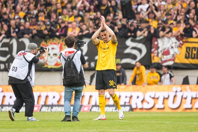 17 05 2026, xomx, Soccer 2 Bundesliga, Dynamo Dresden Holstein Kiel v l The game is over and done cheers at SGD farewell Stefan Kutschke Dynamo Dresden DFL DFB REGULATIONS PROHIBIT ANY USE OF PHOTOGRAPHS as IMAGE SEQUENCES and or QUASI VIDEO Dresden