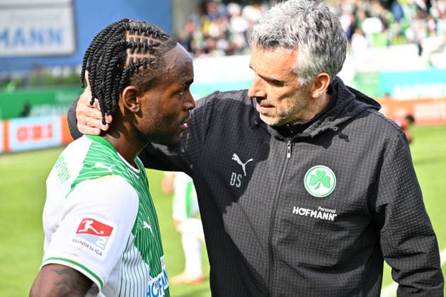 17 05 2026 Soccer Season 2025 2026 2 Soccer Bundesliga 34 Matchday SpVgg Greuther Fürth Kleeblatt Fortuna Düsseldorf Sportfoto Zink xwoxzix DFL regulations prohibit any use of photographs as image sequences and or quasi video only for editorial use Noel Futkeu 9, SpVgg Greuther Fürth Danny Schwarz Co Trainer SpVgg Greuther Fürth after the end of the match