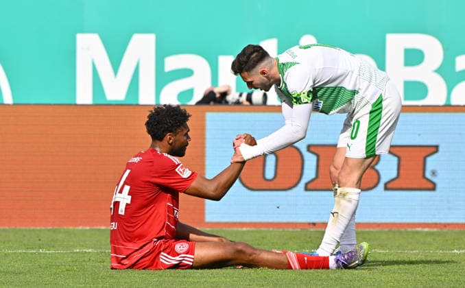 17 05 2026 Soccer Season 2025 2026 2 Soccer Bundesliga 34 Matchday SpVgg Greuther Fürth Kleeblatt Fortuna Düsseldorf Sportfoto Zink MeZi xmexzix DFL regulations prohibit any use of photographs as image sequences and or quasi video only for editorial use Branimir Hrgota 10, SpVgg Greuther Fürth, right by Elias Egouli 44, Fortuna Düsseldorf F95, disappointed Disappointment after the end of the match