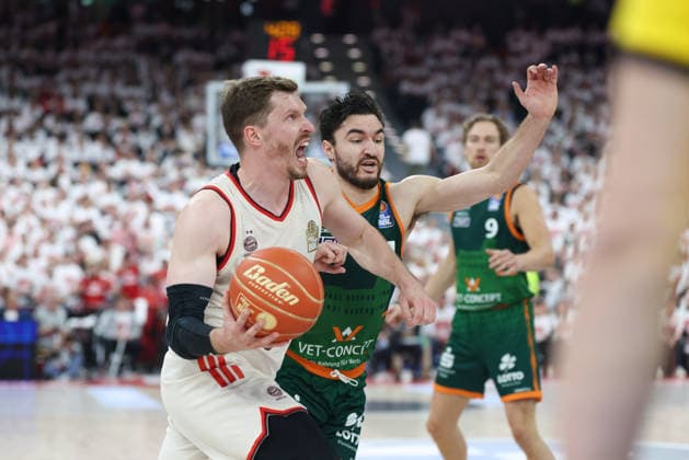 Andreas Obst FC Bayern Basketball, 13 with ball with Clay Guillozet Vet Concept Gladiators Trier, 04 , GER, FC Bayern Basketball vs Vet Concept Gladiators Trier, Basketball, easycredit Basketball Bundesliga, Playoffs, Quarterfinals Season 2025 2026, 17 05 2026, GER, FC Bayern Basketball vs Vet Concept Gladiators Trier, Basketball, easycredit Basketball Bundesliga, Playoffs, Quarterfinals Season 2025 2026, 17 05 2026 Muenchen Copyright: xEibner-Pressefoto JennixMaulx EP_JML