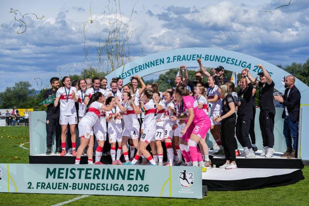 2 Frauen Bundesliga SC Sand vs VfB Stuttgart, 17 05 2026 The VfB Stuttgart team at the championship celebration and holding up the trophy 2 Frauen Bundesliga SC Sand vs VfB Stuttgart, Adams Arena SC Sand, 17 05 2026 DFB DFL REGULATIONS PROHIBIT ANY USE OF PHOTOGRAPHS AS IMAGE SEQUENCES AND OR QUASI VIDEO Copyright: xBEAUTIFULxSPORTS Boscox