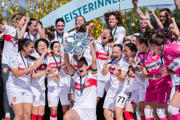 2 Frauen Bundesliga SC Sand vs VfB Stuttgart, 17 05 2026 The VfB Stuttgart team at the championship celebration and holding up the trophy 2 Frauen Bundesliga SC Sand vs VfB Stuttgart, Adams Arena SC Sand, 17 05 2026 DFB DFL REGULATIONS PROHIBIT ANY USE OF PHOTOGRAPHS AS IMAGE SEQUENCES AND OR QUASI VIDEO Copyright: xBEAUTIFULxSPORTS Boscox