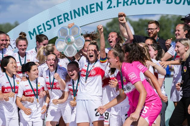 2 Frauen Bundesliga SC Sand vs VfB Stuttgart, 17 05 2026 The VfB Stuttgart team at the championship celebration and holding up the trophy 2 Frauen Bundesliga SC Sand vs VfB Stuttgart, Adams Arena SC Sand, 17 05 2026 DFB DFL REGULATIONS PROHIBIT ANY USE OF PHOTOGRAPHS AS IMAGE SEQUENCES AND OR QUASI VIDEO Copyright: xBEAUTIFULxSPORTS Boscox