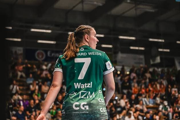 Scene with Lea Watzl 7 Frisch auf Göppingen women from behind in the EWS Arena Scene with Lea Watzl 7 Frisch auf Göppingen women in the EWS Arena Copyright: xspeedshotx