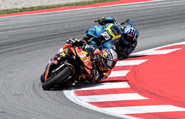 MotoGP Catalonia Grand Prix in Spain BARCELONA, SPAIN - MAY 17: Red Bull KTM Factory Racing rider Pedro Acosta (front) and Trackhouse MotoGP Team rider Raul Fernandez (rear) race during the Catalunya Grand Prix of the 2026 MotoGP World Championship, WM, Weltmeisterschaft at the Barcelona-Catalunya Circuit in Barcelona, Spain, on May 17, 2026. Burak Akbulut Anadolu Barcelona Spain. Editorial use only. Please get in touch for any other usage.  Copyright: x2026xAnadoluxBurakxAkbulutx